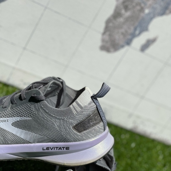 BROOKS Levitate 4 Running shoes Sz  8.5 - Picture 11 of 16